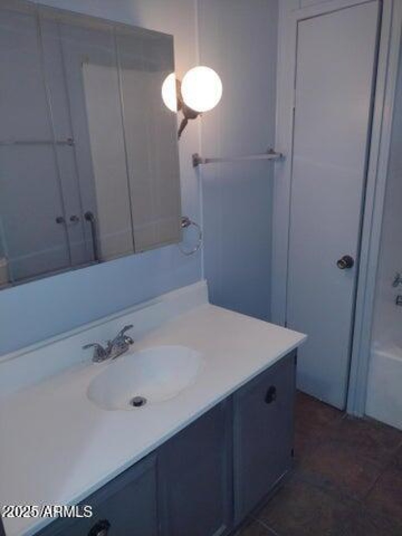 6702 Mary Jane-bathroom