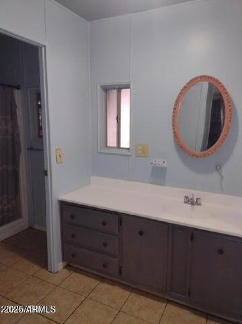 6702 Mary Jane-master bathroom