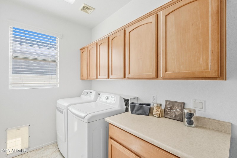 Laundry off Dining