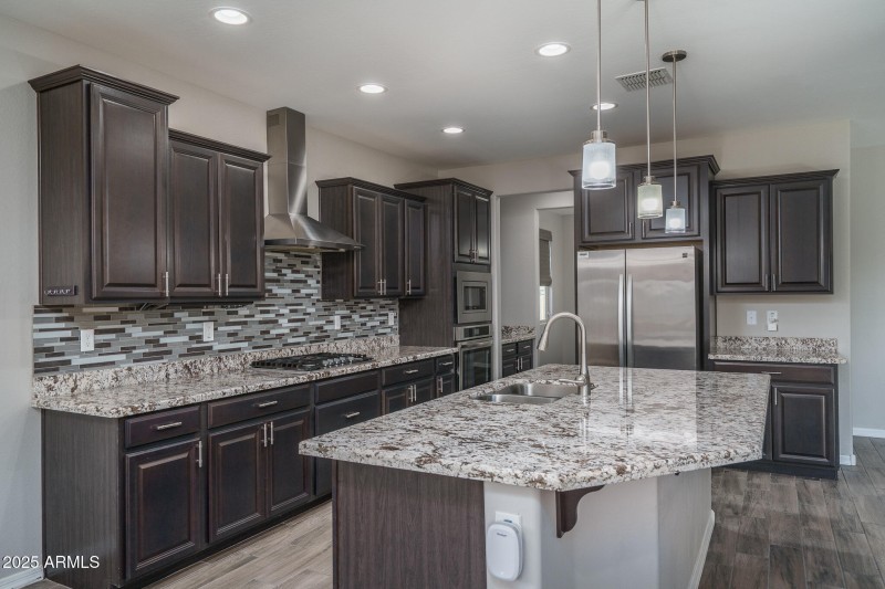 14) KITCHEN