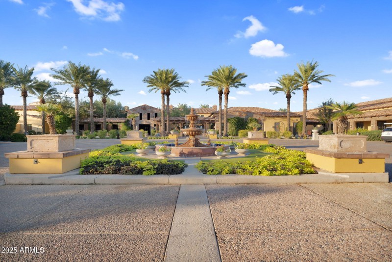 Resort Style Encanterra!