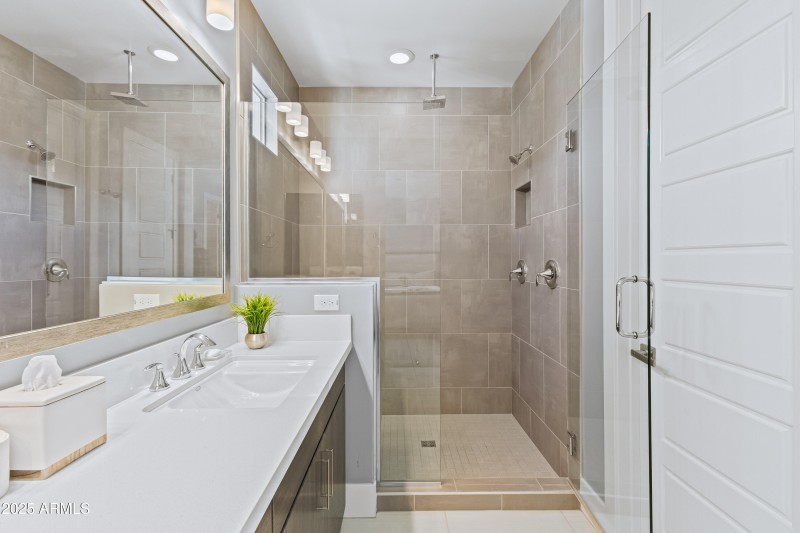 1717 E Morten Ave #62-33