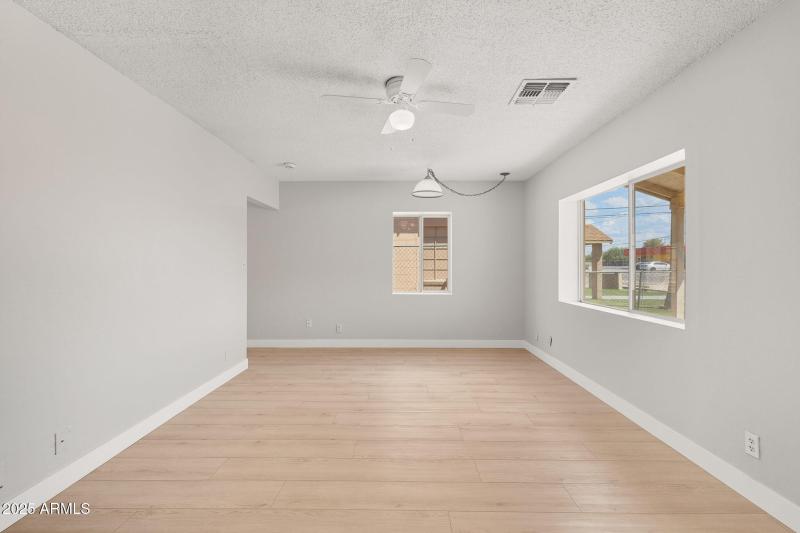 10-web-or-mls-Lincoln-10