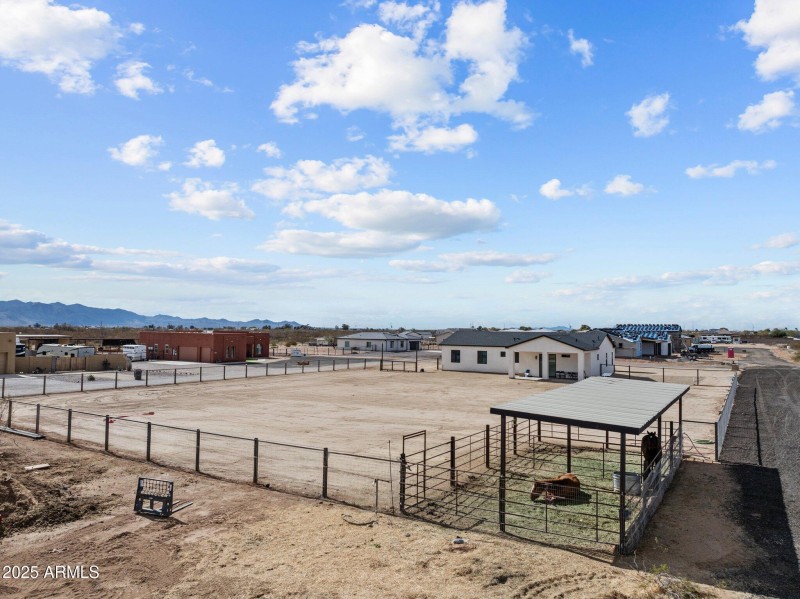 Fully Fenced and 2 stalls