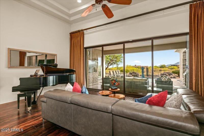 03-Living Room Details