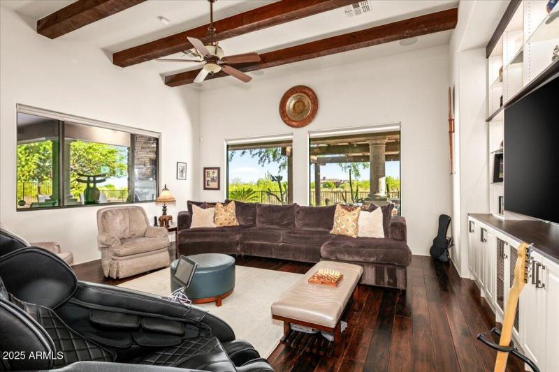 16-Family Room Views