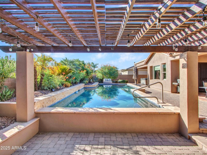Sunken BBQ /Pool Bar