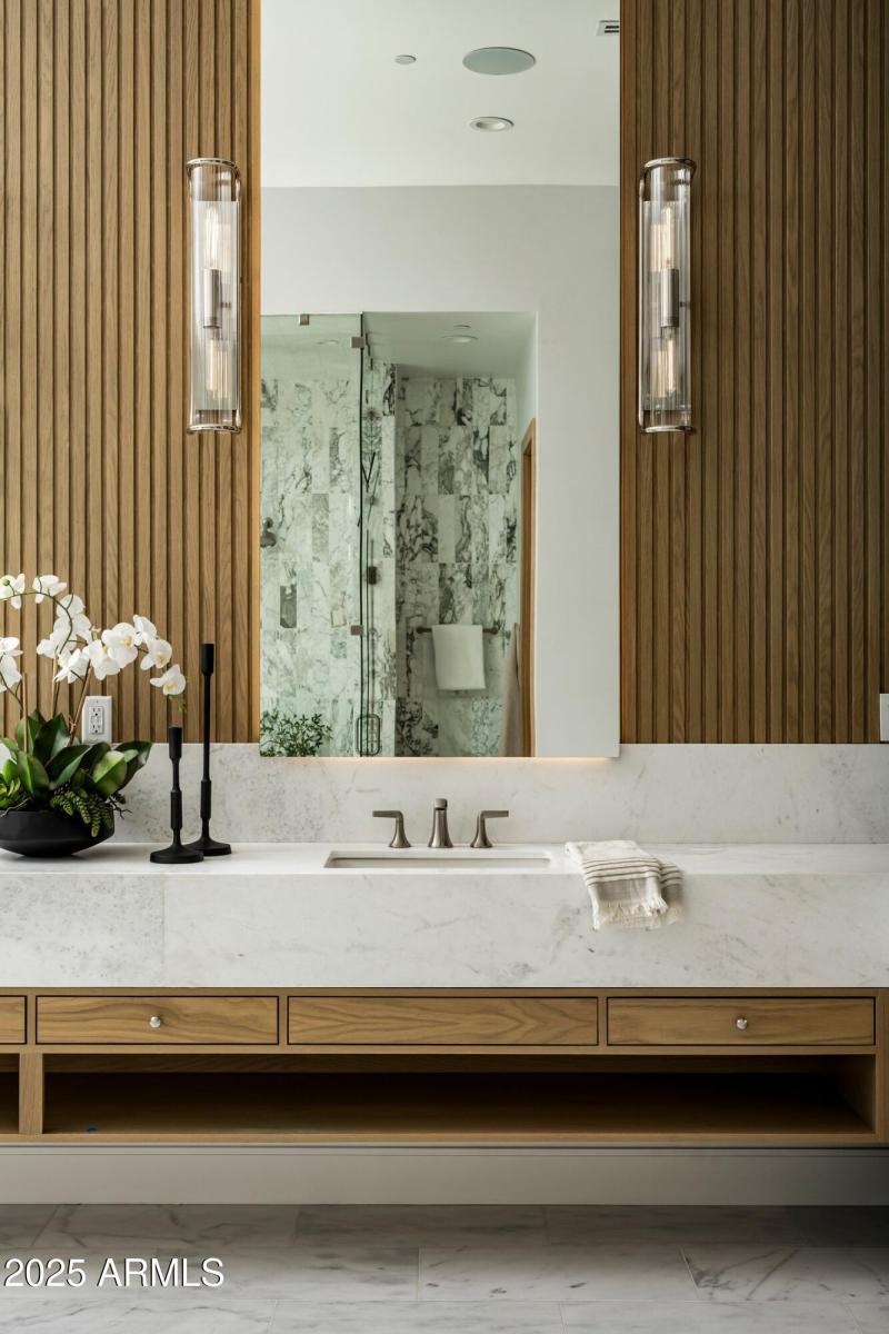 6535 N 40th Place-44