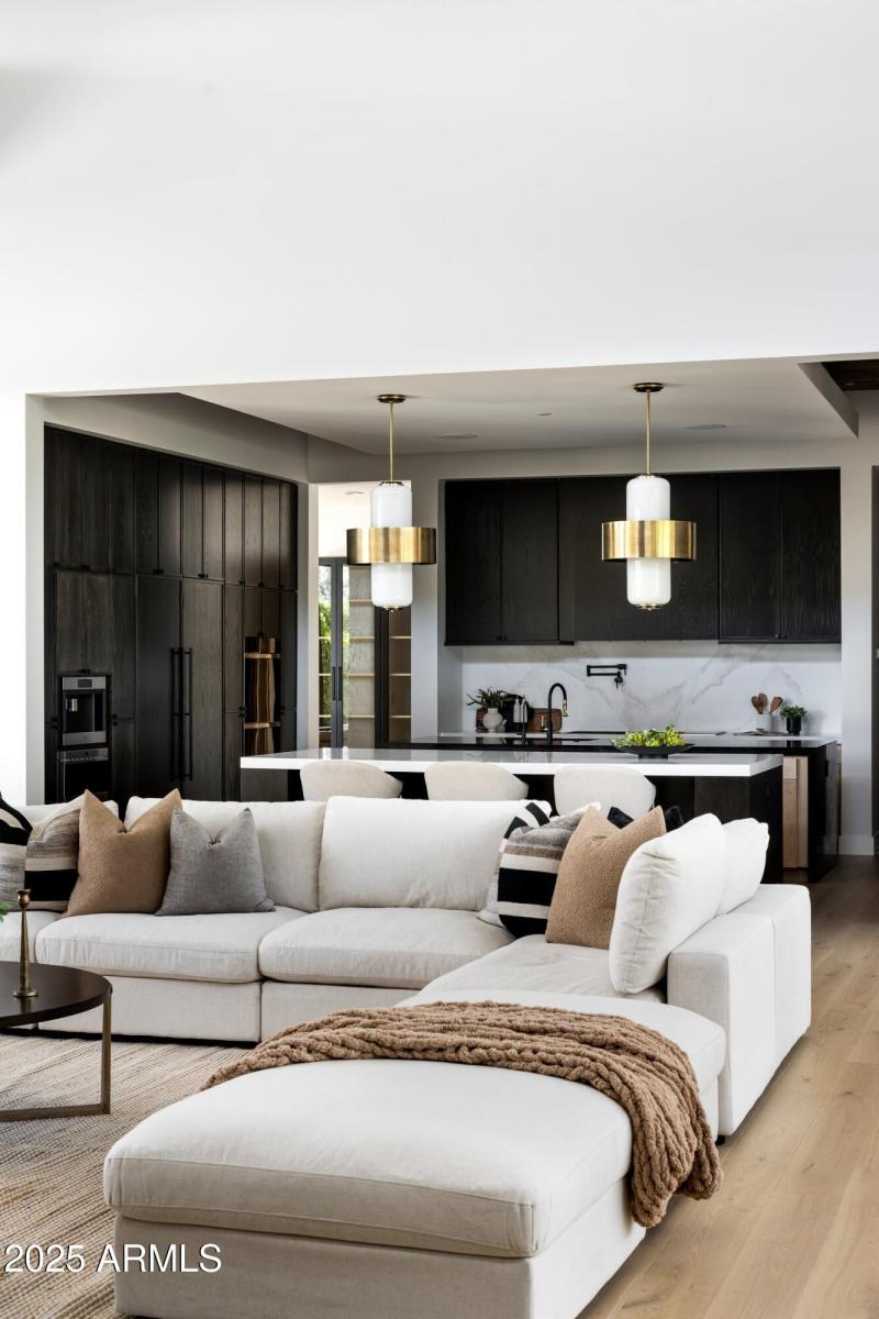 6535 N 40th Place-98