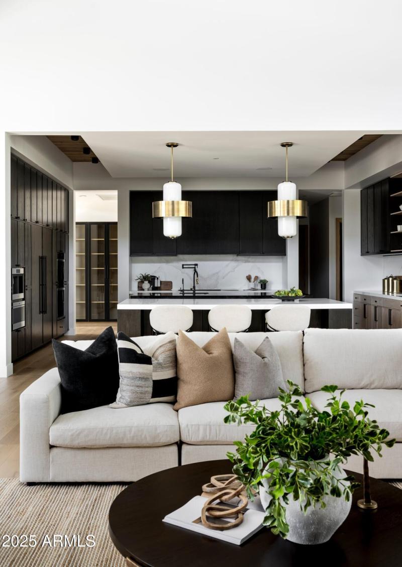 6535 N 40th Place-99