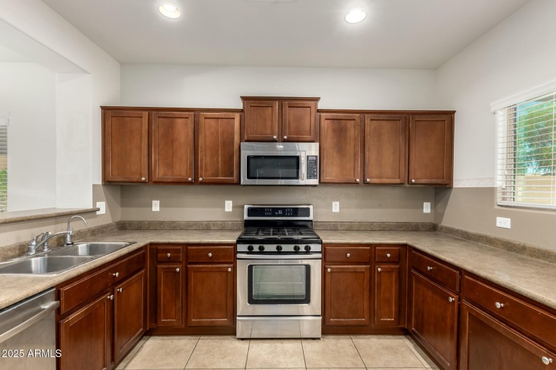 12 Pleasant Oak
