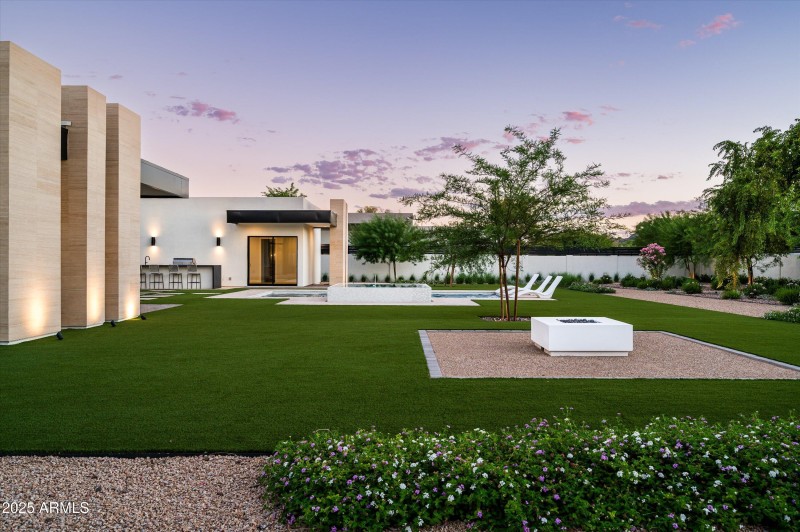 09-Twilight10220N66thSt-9