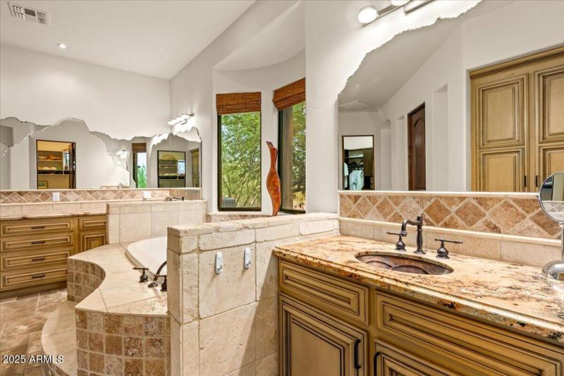 23-Primary Bath Details