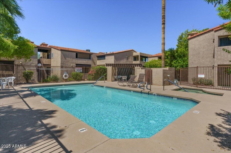 25-Hot Tub and Pool