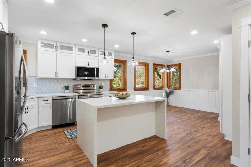 20-Kitchen & Breakfast Nook