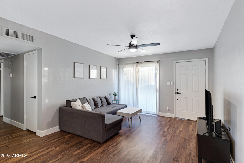 601 N May apt 27-5
