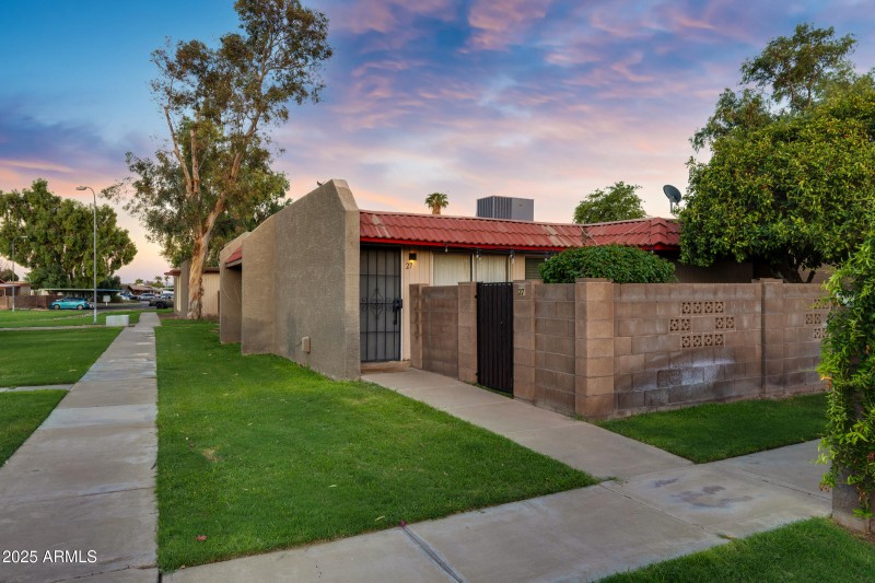 601 N May apt 27-24