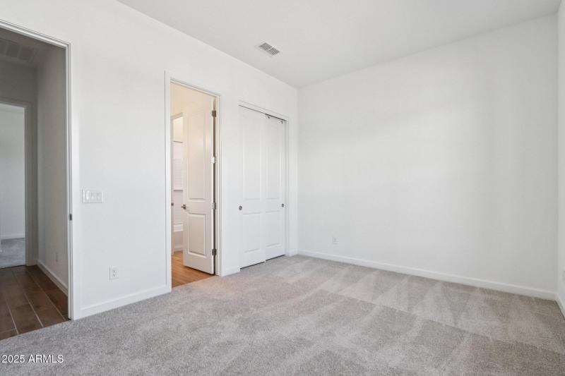 21-web-or-mls-E Utah Ave-S0909-021