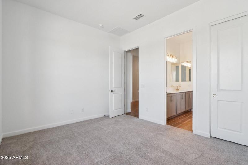 22-web-or-mls-E Utah Ave-S0909-022