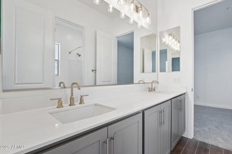 23-web-or-mls-E Utah Ave-S0909-023