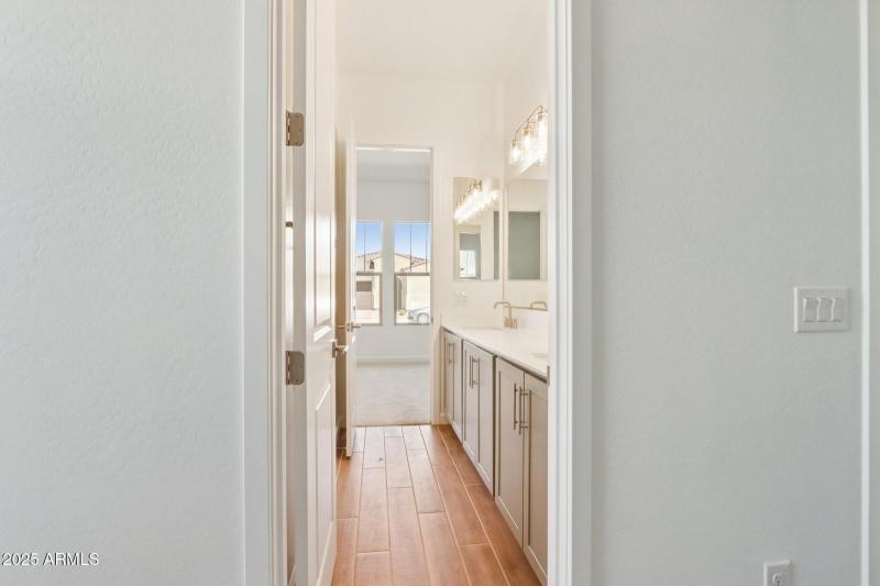 25-web-or-mls-E Utah Ave-S0909-025