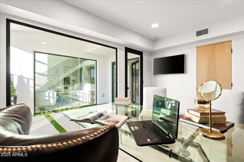 3rd Bedroom / Office