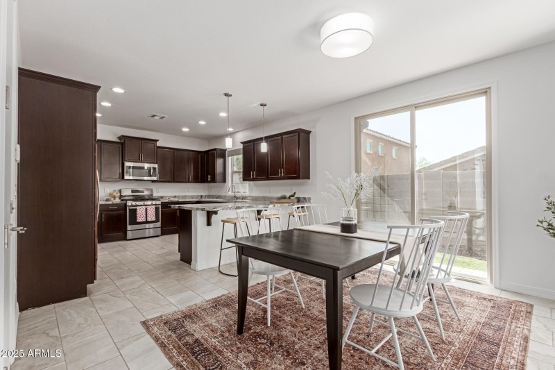 Eat-In Kitchen