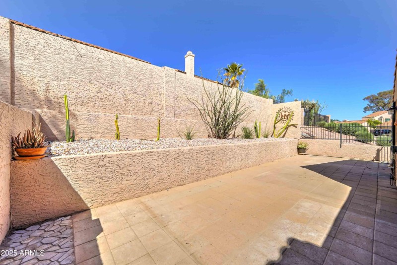 1658 N Sierra Vista Dr-30