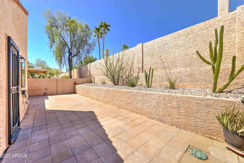 1658 N Sierra Vista Dr-31