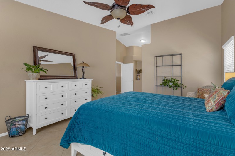 24_061_a4m_opnshw (1)