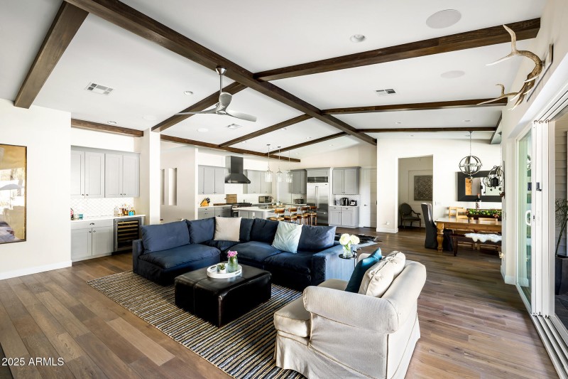 great rm open to kitchen