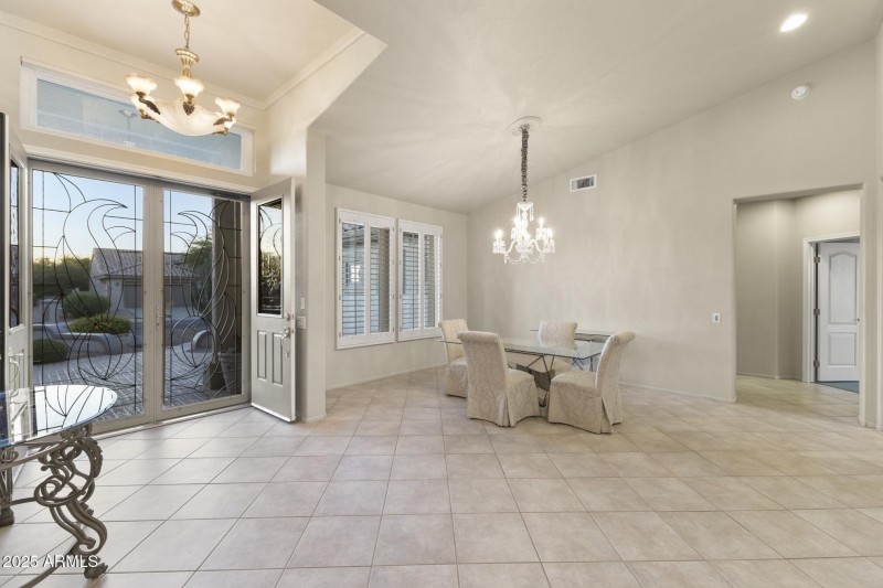 Entry/Dining
