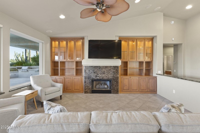 Built Ins/Fireplace