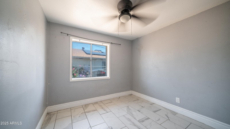 5550 W Gardenia Ave-17