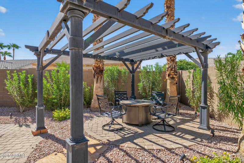 Pergola w/fireplace