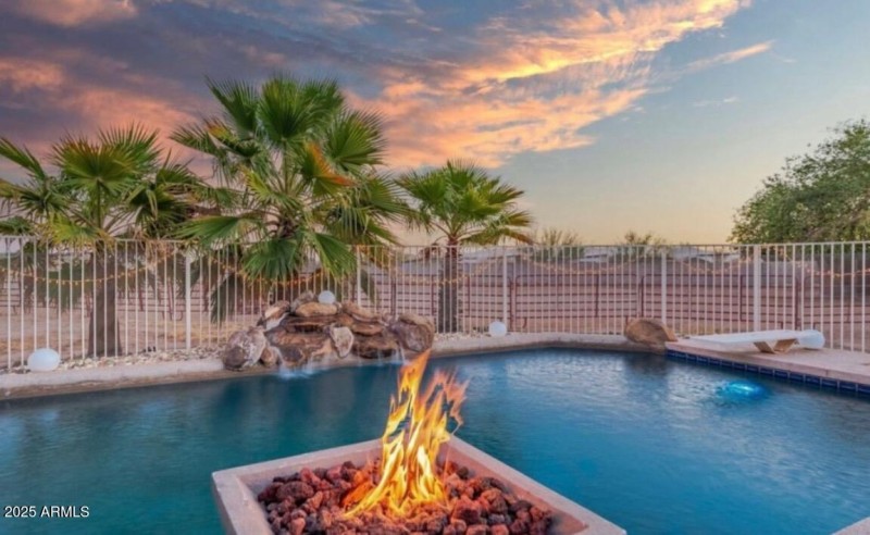 POOL FIRE PIT
