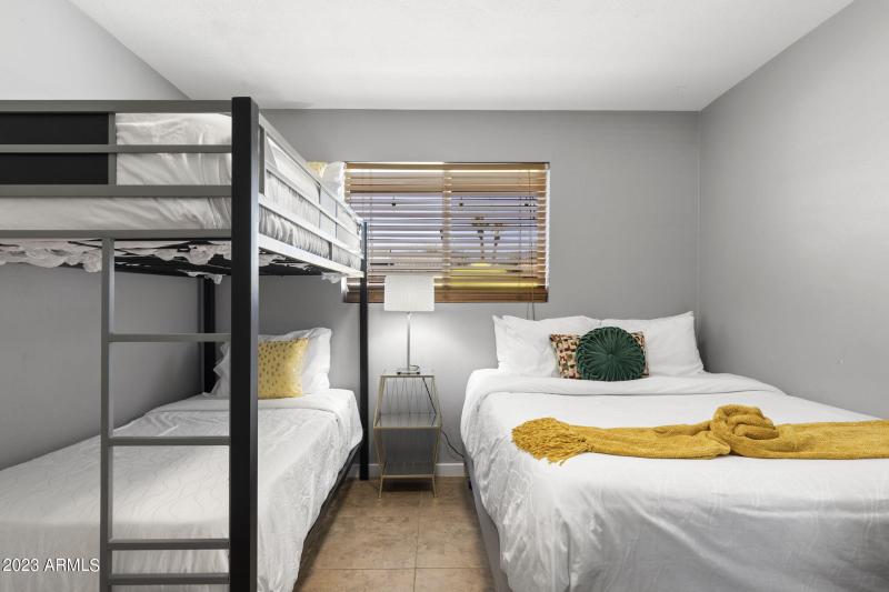 28-web-or-mls-8308-e-minnezona-ave