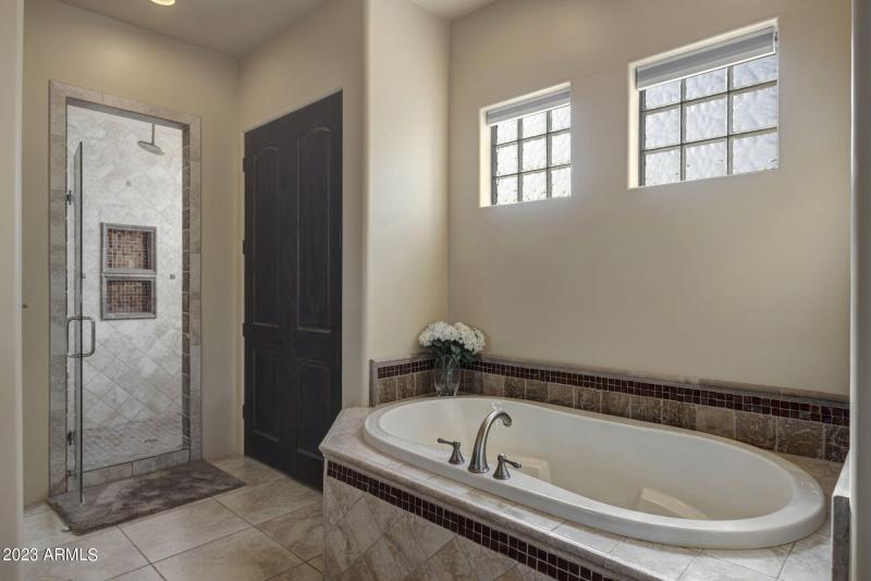 31-web-or-mls-14214-e-gamble-ln