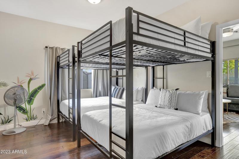 29_14243_N_49th_St__29