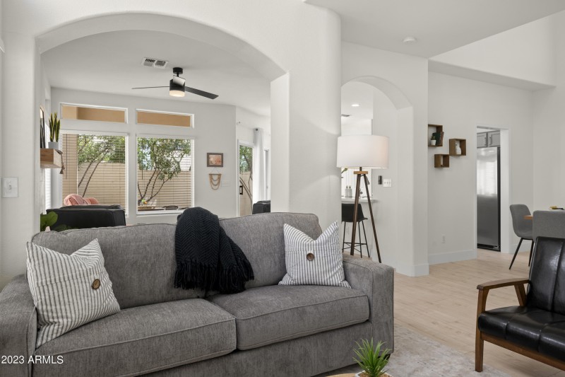 24_1143_E_Amberwood_Dr__024