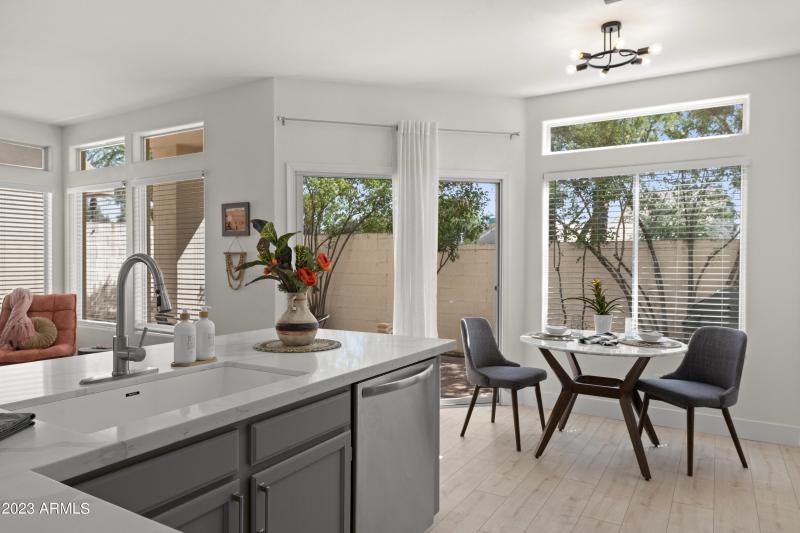 39_1143_E_Amberwood_Dr__039