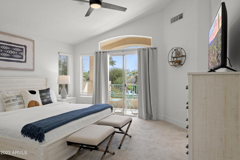 43_1143_E_Amberwood_Dr__043