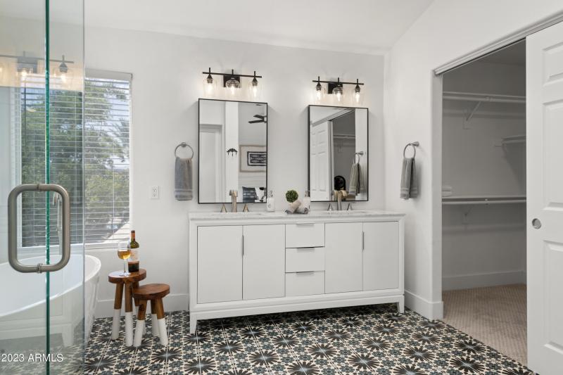 55_1143_E_Amberwood_Dr__055