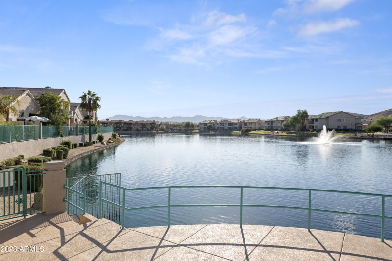 98_1143_E_Amberwood_Dr__098