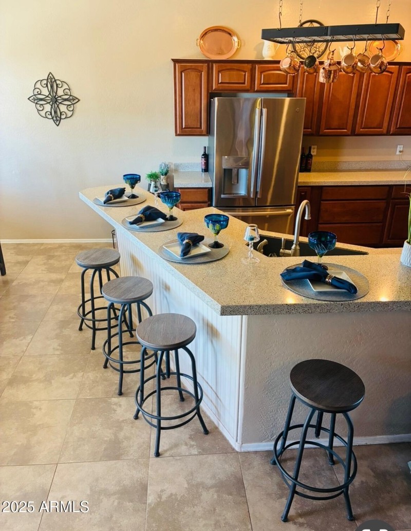 KITCHEN BREAKFAST BAR