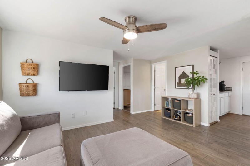 12-Living Room (3)