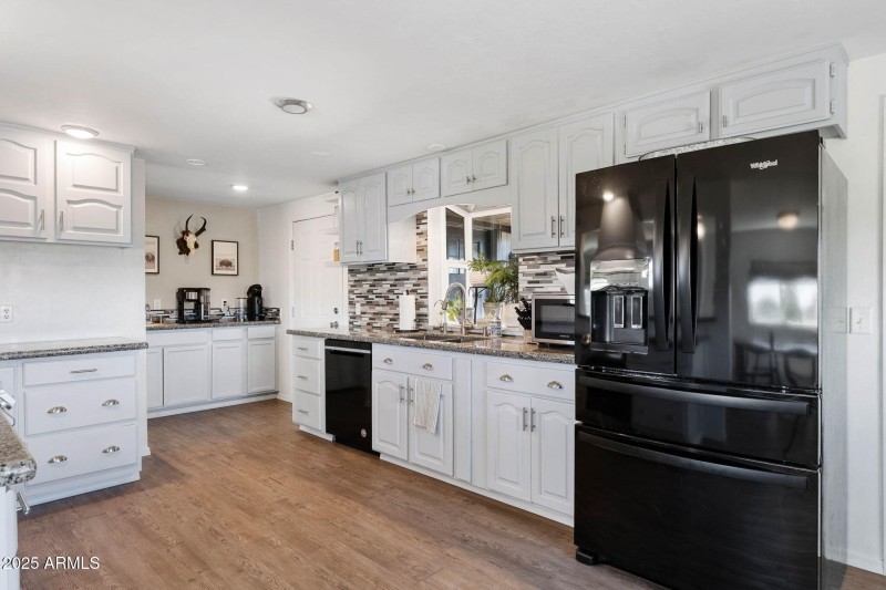 16-Kitchen (2)