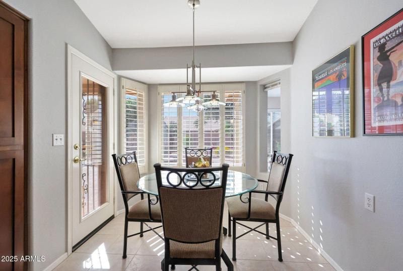 3022 N 148th Dinette