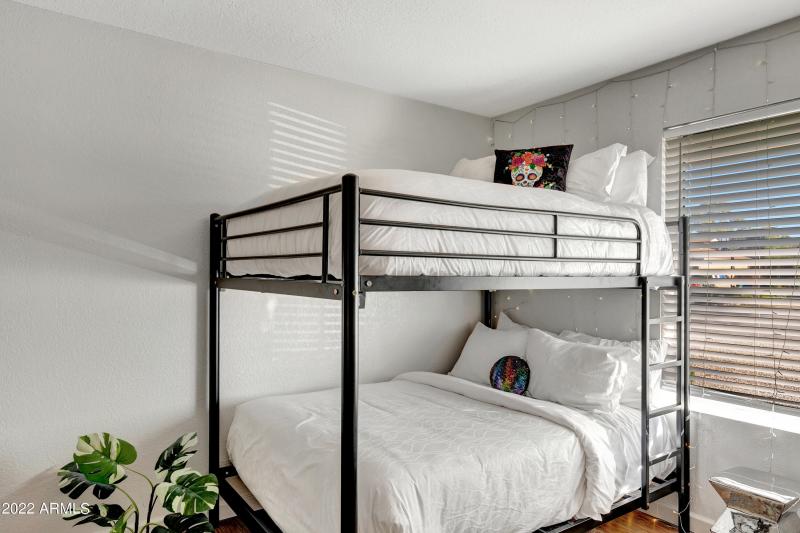 25_4820_E_Poinsettia_Dr__25