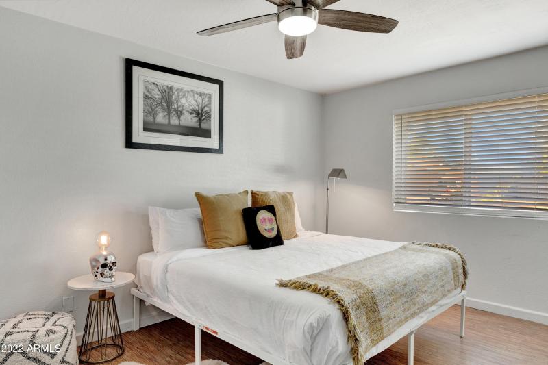 27_4820_E_Poinsettia_Dr__27